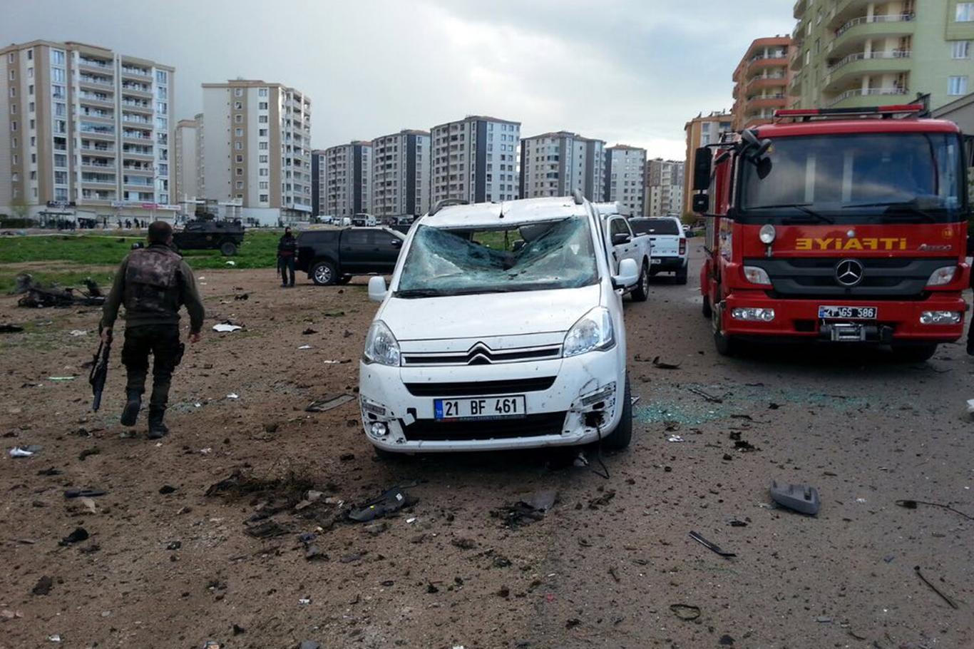 Diyarbakır’da bombalı saldırı: 7 ölü 27 yaralı